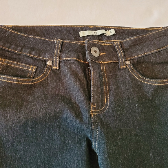 Selling Women's Black Skinny Jeans - Picture 6 of 9